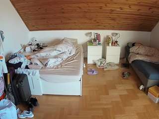 voyeurcam-julmodels-greybed-3 camsoda