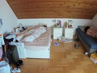 voyeurcam-julmodels-greybed-3 camsoda