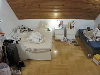 voyeurcam-julmodels-greybed-3 camsoda