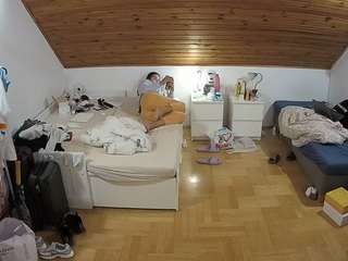 voyeurcam-julmodels-greybed-3 camsoda