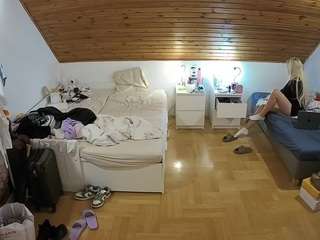 voyeurcam-julmodels-greybed-3 camsoda