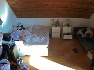 voyeurcam-julmodels-greybed-3 camsoda