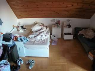 voyeurcam-julmodels-greybed-3 camsoda