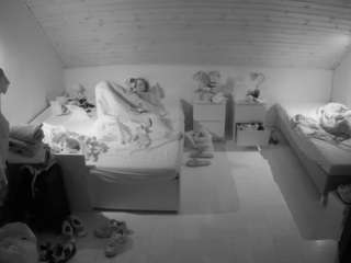 voyeurcam-julmodels-greybed-3 camsoda