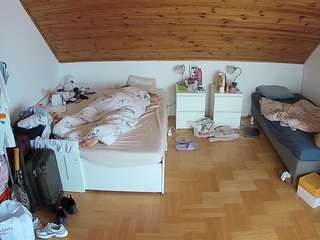 voyeurcam-julmodels-greybed-3 camsoda