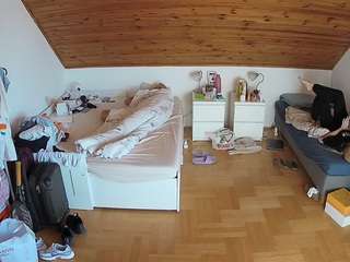 voyeurcam-julmodels-greybed-3 camsoda