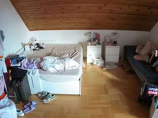 voyeurcam-julmodels-greybed-3 camsoda