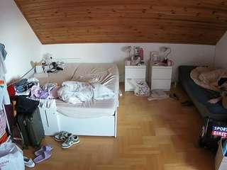 voyeurcam-julmodels-greybed-3 camsoda