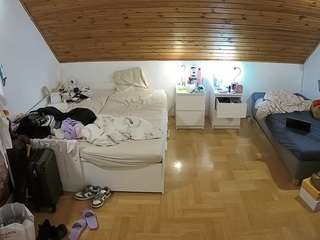  voyeurcam-julmodels-greybed-3 chat room