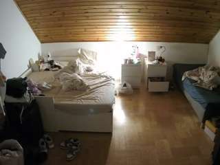 voyeurcam-julmodels-greybed-3 camsoda