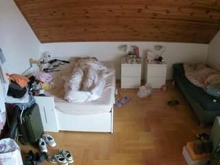 voyeurcam-julmodels-greybed-3