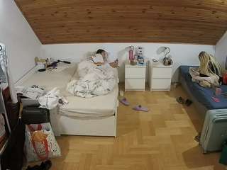 voyeurcam-julmodels-greybed-3