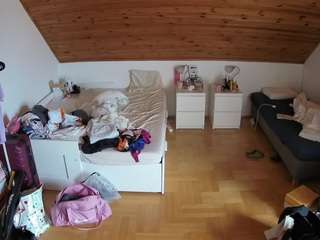 voyeurcam-julmodels-greybed-3