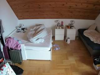 voyeurcam-julmodels-greybed-3