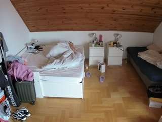 voyeurcam-julmodels-greybed-3