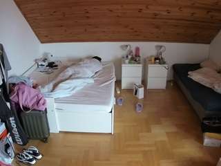 voyeurcam-julmodels-greybed-3