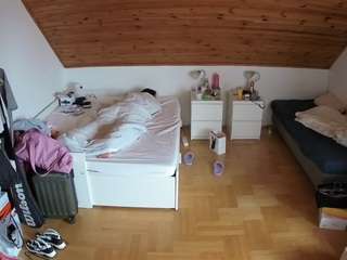 voyeurcam-julmodels-greybed-3
