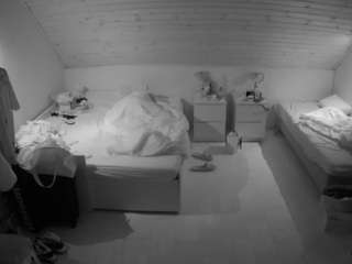 voyeurcam-julmodels-greybed-3 webcam model