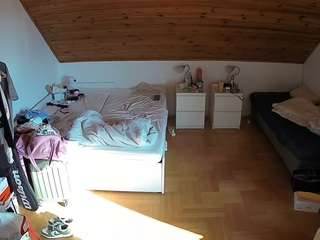 voyeurcam-julmodels-greybed-3