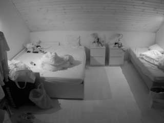 voyeurcam-julmodels-greybed-3's CamSoda show and profile