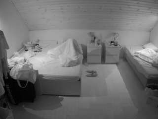 voyeurcam-julmodels-greybed-3's CamSoda show and profile