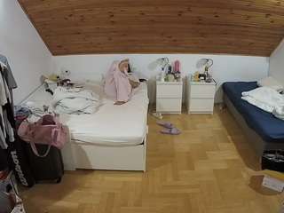 voyeurcam-julmodels-greybed-3 camsoda