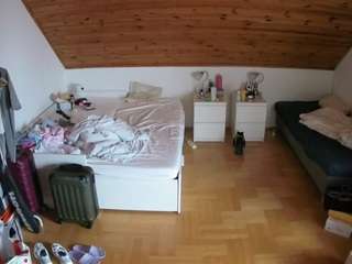 voyeurcam-julmodels-greybed-3's CamSoda show and profile