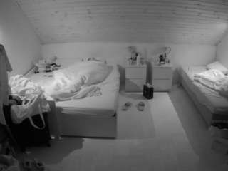 voyeurcam-julmodels-greybed-3's CamSoda show and profile