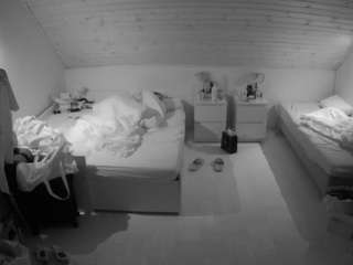 voyeurcam-julmodels-greybed-3's CamSoda show and profile