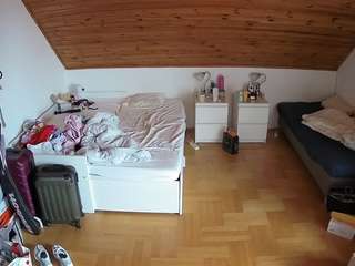 voyeurcam-julmodels-greybed-3