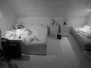 voyeurcam-julmodels-greybed-3's CamSoda show and profile