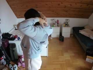 voyeurcam-julmodels-greybed-3