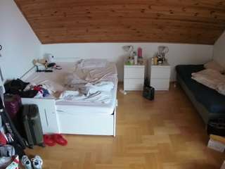 voyeurcam-julmodels-greybed-3