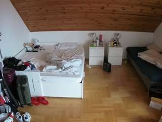 voyeurcam-julmodels-greybed-3