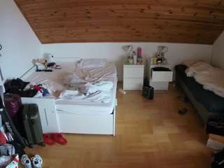 voyeurcam-julmodels-greybed-3