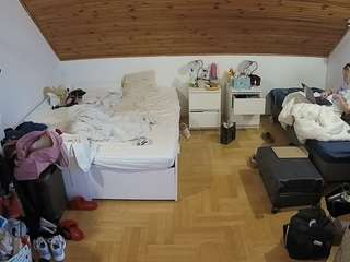 voyeurcam-julmodels-greybed-3