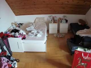 voyeurcam-julmodels-greybed-3