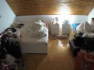 voyeurcam-julmodels-greybed-3