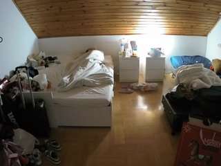 voyeurcam-julmodels-greybed-3