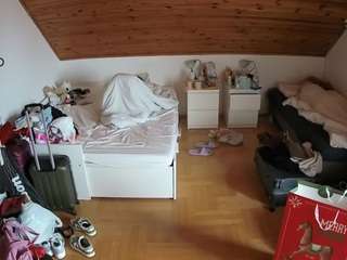 voyeurcam-julmodels-greybed-3