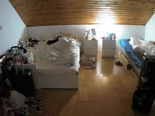 voyeurcam-julmodels-greybed-3