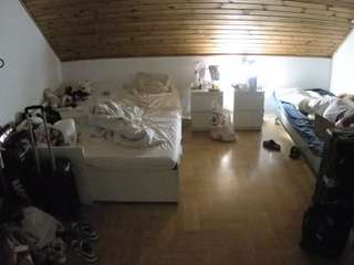 voyeurcam-julmodels-greybed-3