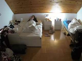 voyeurcam-julmodels-greybed-3