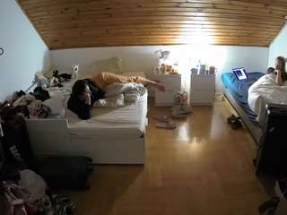 voyeurcam-julmodels-greybed-3