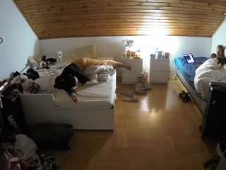 voyeurcam-julmodels-greybed-3