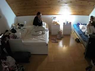 voyeurcam-julmodels-greybed-3