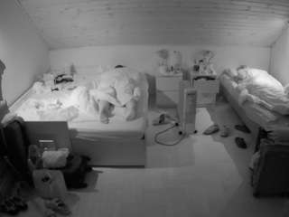 voyeurcam-julmodels-greybed-3 - Live HD Webcam