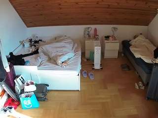 voyeurcam-julmodels-greybed-3