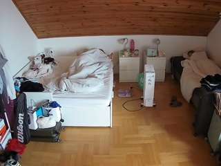 voyeurcam-julmodels-greybed-3