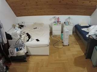 voyeurcam-julmodels-greybed-3